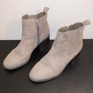 GAP Chelsea Boots